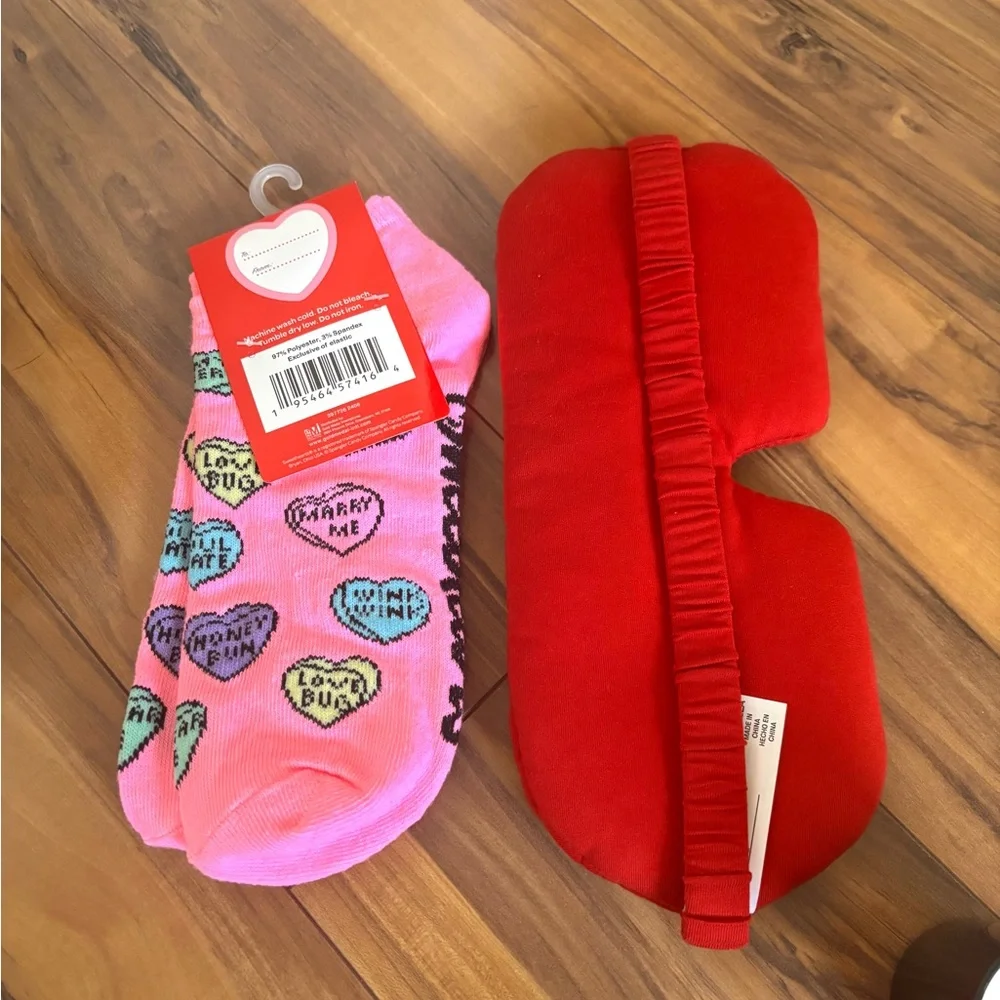 Valentine’s Day gift basket spa set edu de parfum socks nail polish face mask - Picture 9 of 16